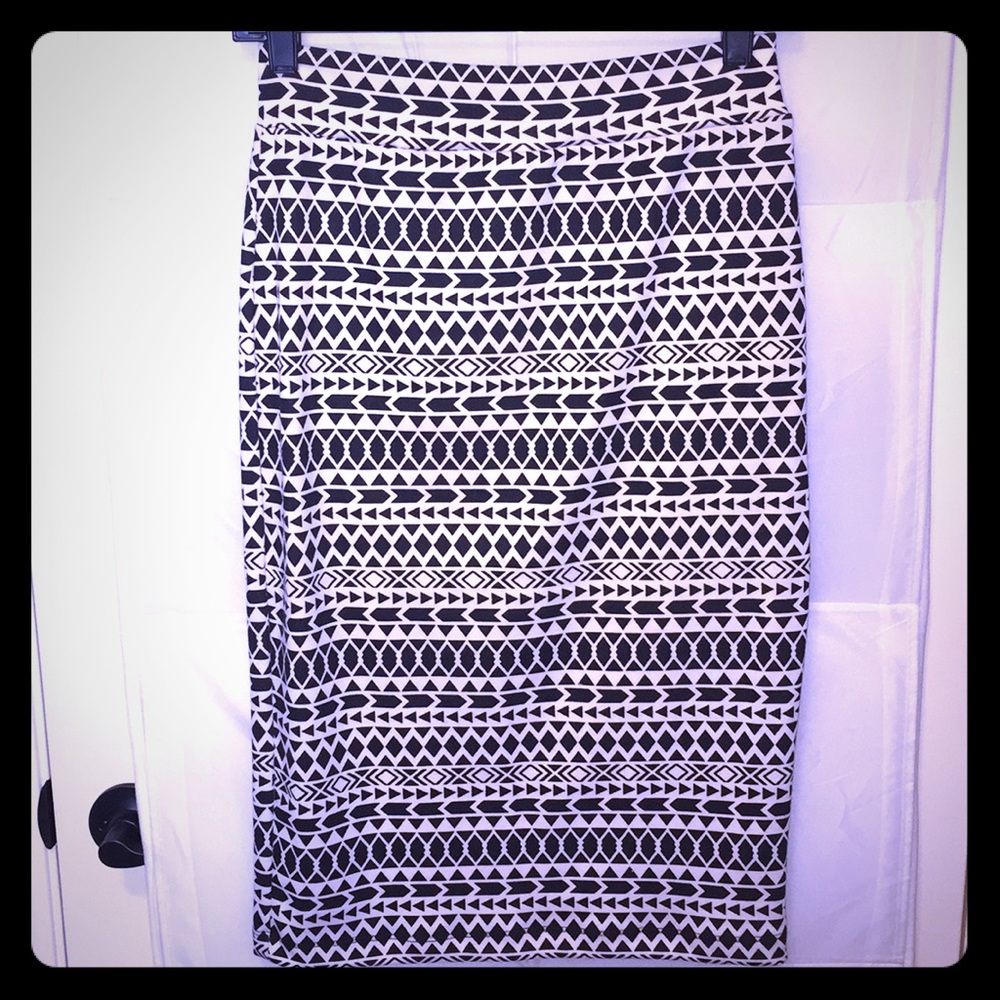 Renee C black and white pencil skirt